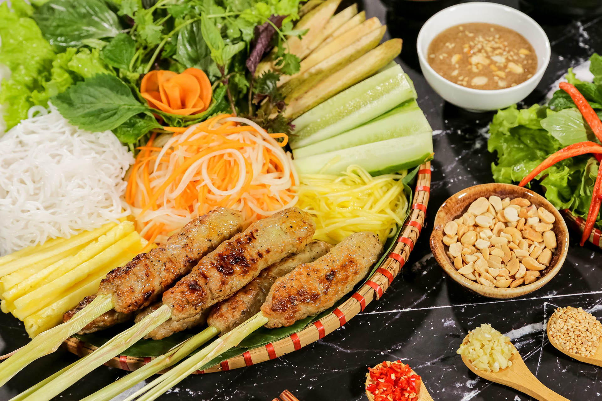 NEM LỤI